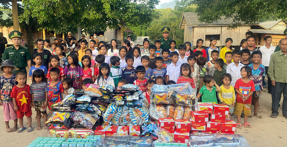 Hình ảnh chuyên gia phân tích dữ liệu và lịch sử thi đấu gà để đưa ra kèo đá gà hiệu quả tại mt68 vip.