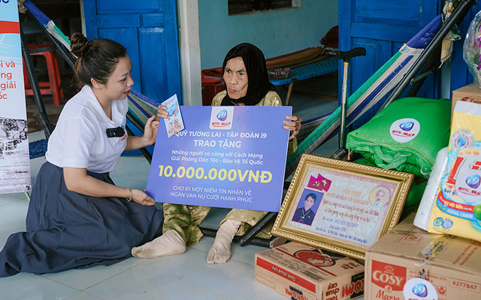 Biểu tượng hỗ trợ qua email và điện thoại của MT68 VIP