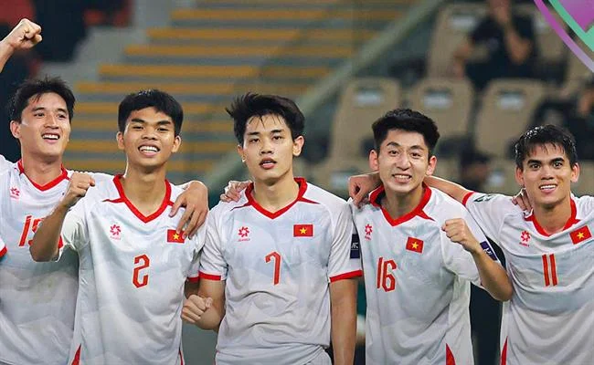 Một hình ảnh thân thiện tượng trưng cho việc liên hệ hỗ trợ, với biểu tượng tai nghe, tin nhắn và đội ngũ hỗ trợ sẵn sàng giúp đỡ.